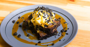 estrella-thessaloniki-brownies-caramel-ice-cream